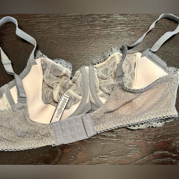 Victorias Secret Bra - Picture 3 of 5